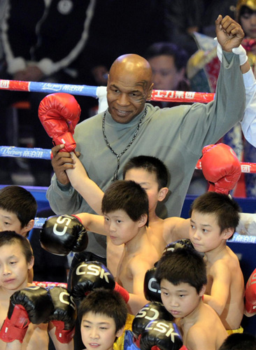 Former world boxing champion Mike Tyson visits N China
