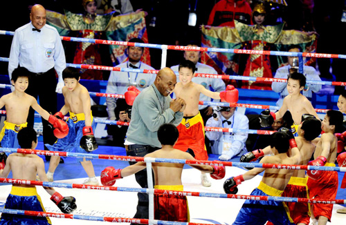 Former world boxing champion Mike Tyson visits N China