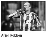 Van Gaal's delight as Bayern closes gap