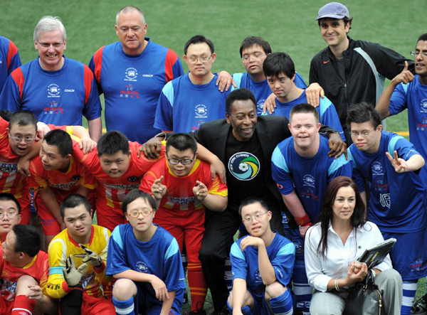 Pele visits Hong Kong football club