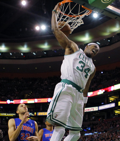 In pictures: NBA slam dunk show