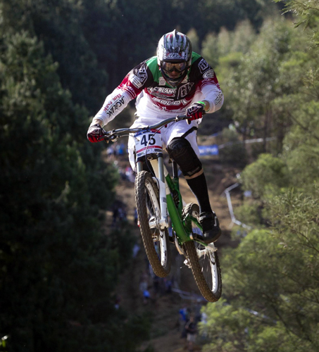 Airborne stunt staged at World Cup downhill finals
