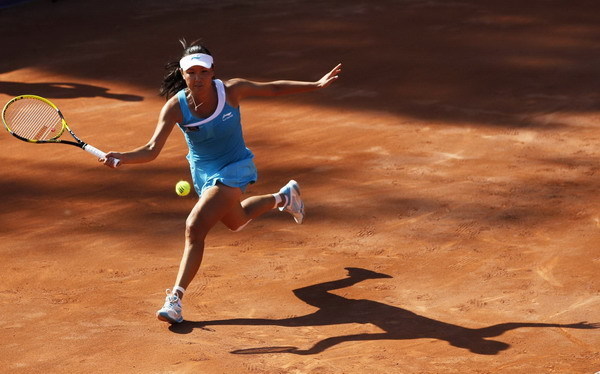 Wozniacki beats Peng Shuai for Brussels Open title