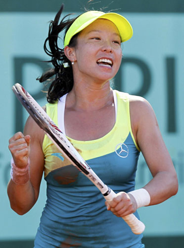 Peng Shuai, Zheng Jie get easy opener at French Open