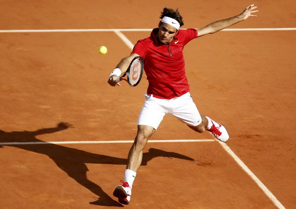 Federer sets up semi showdown against Djokovic