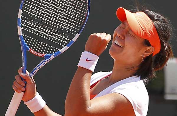 China's Li finally finds feet on clay at French Open