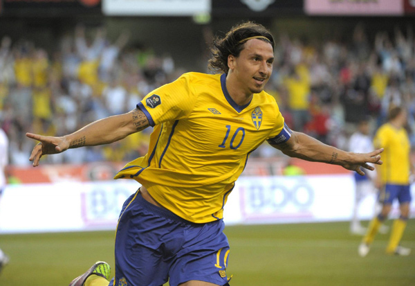 Ibrahimovic hat-trick helps Sweden crush Finns