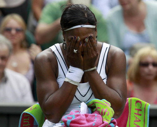 Serena shows raw emotion, Federer starts well