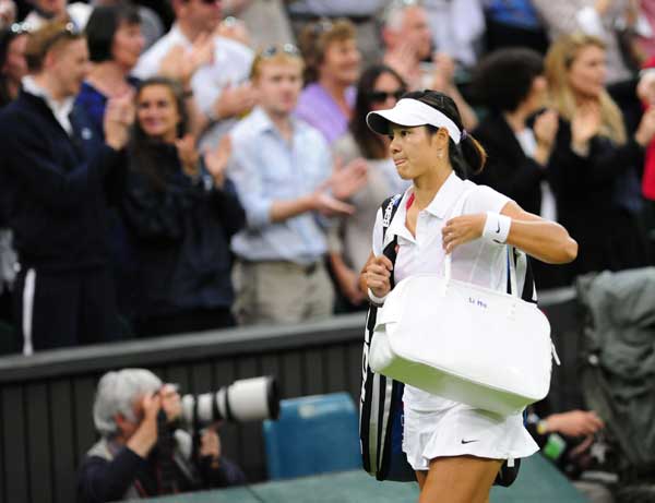 Li Na shocked by wildcard Lisicki at Wimbledon