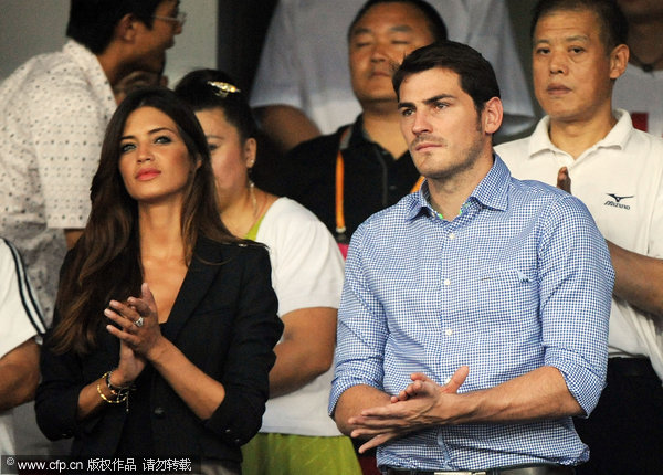 Casillas and girlfriend watch Guo'an game in Beijing