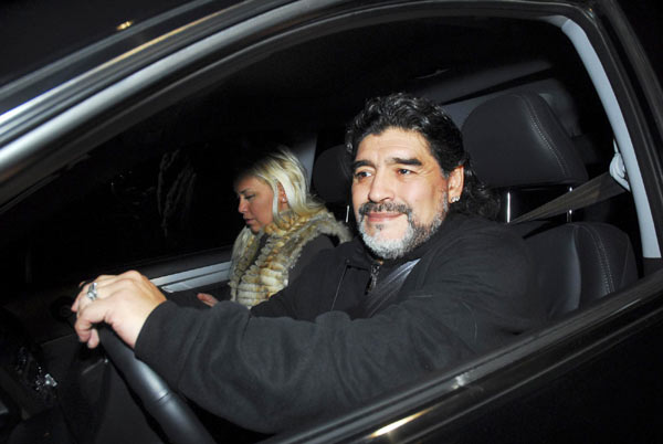 Maradona slightly hurt in car crash
