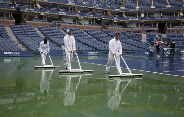 Foul weather sets up late schedule at US Open
