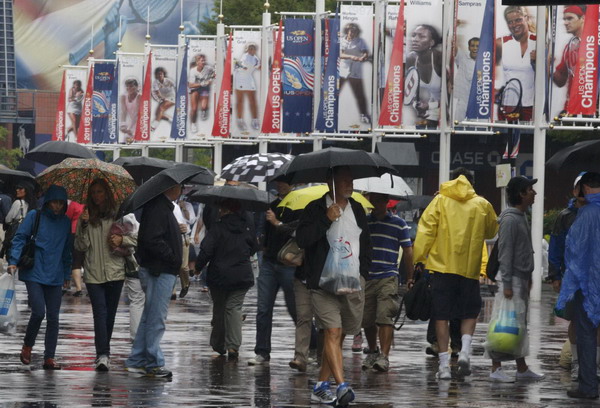 Foul weather sets up late schedule at US Open