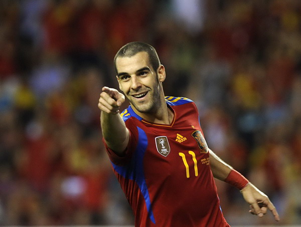Spain qualify for Euro 2012 with easy win