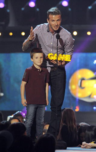 Beckham takes How I Roll award with son