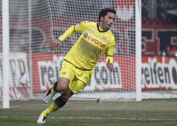 Dortmund's Barrios to join Guangzhou Evergrande: report