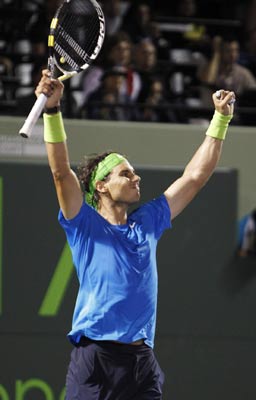 Nadal fends off Tsonga, ailing Murray advances