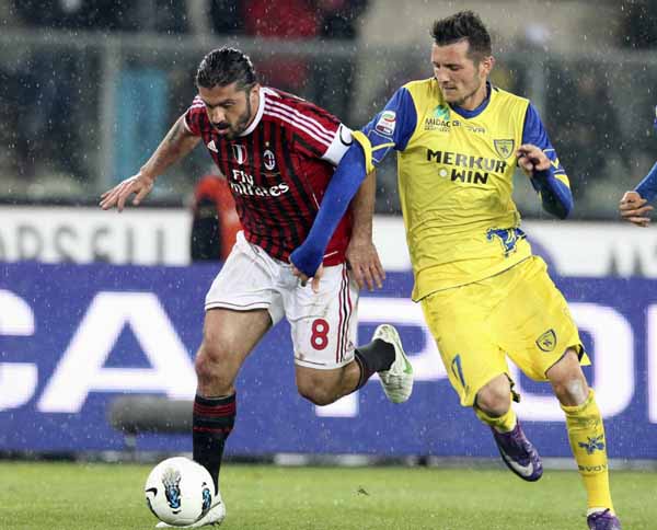 Milan back to top spot with win over Chievo