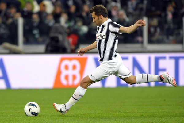 Juventus beat Lazio to go back on top