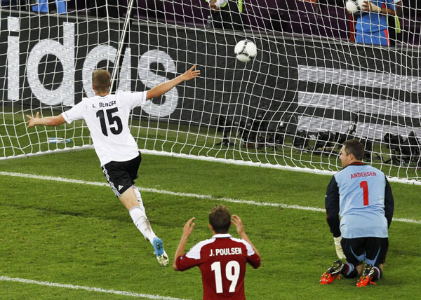 Powerful Germany ease through with perfect record