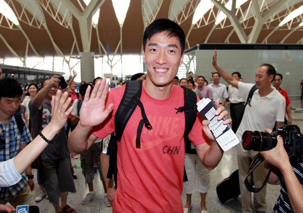 Liu Xiang arrives in London for Olympics warmup