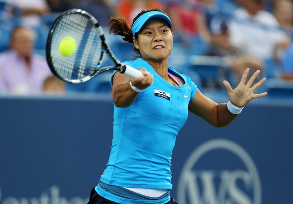 Li defeats battling Venus to reach Cincinnati final