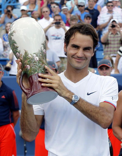 Federer defeats Djokovic for sixth title this year