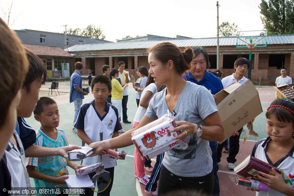 Li Na serves a gift of love to street kids