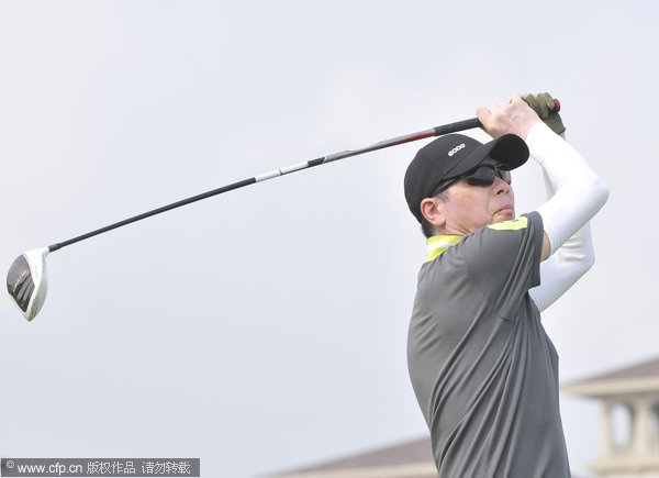 Celebrities tee off in South China golf tournament
