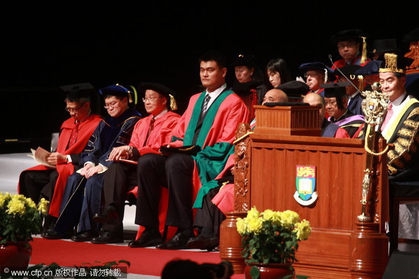 Yao Ming receives honorary PhD degree at HKU