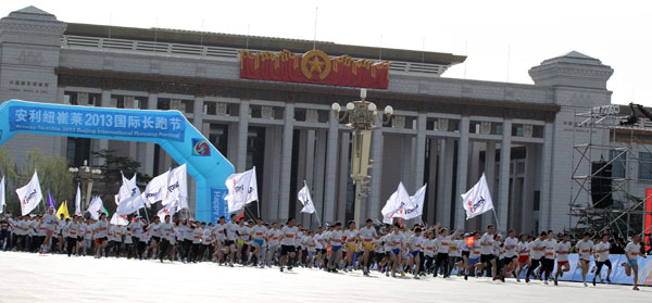 Beijing running festival attracts Ye Shiwen and 20,000 runners