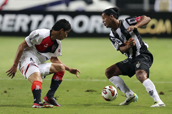 Ronaldinho's Atletico earn Libertadores final berth