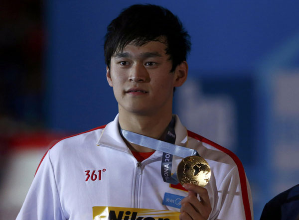 Sun Yang takes gold in 400m freestyle