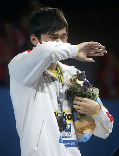 Sun Yang defends 800 meters freestyle title at worlds