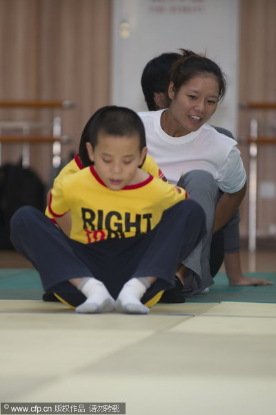Li Na visits Beijing blind school before China Open