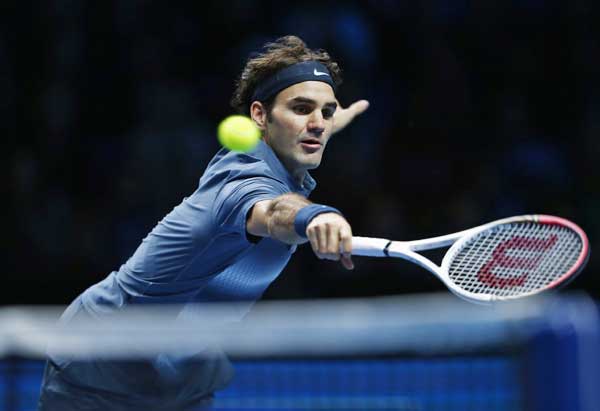 Federer reaches last four at ATP Finals
