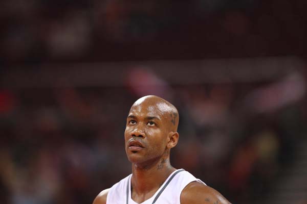 Marbury benched for knee surgery