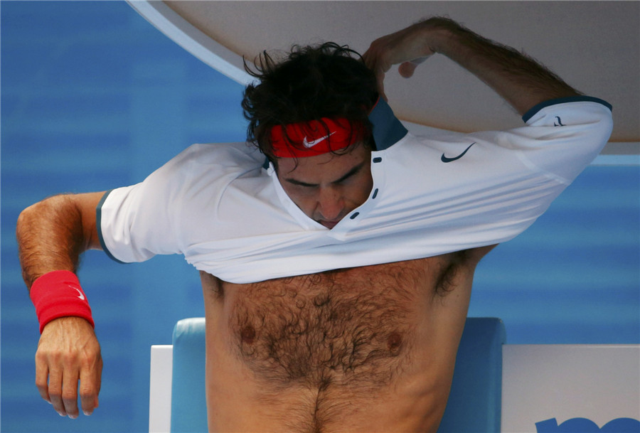 Federer advances to 4th round at Australian Open