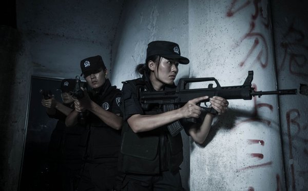 Photo special: Hard training of female SWAT