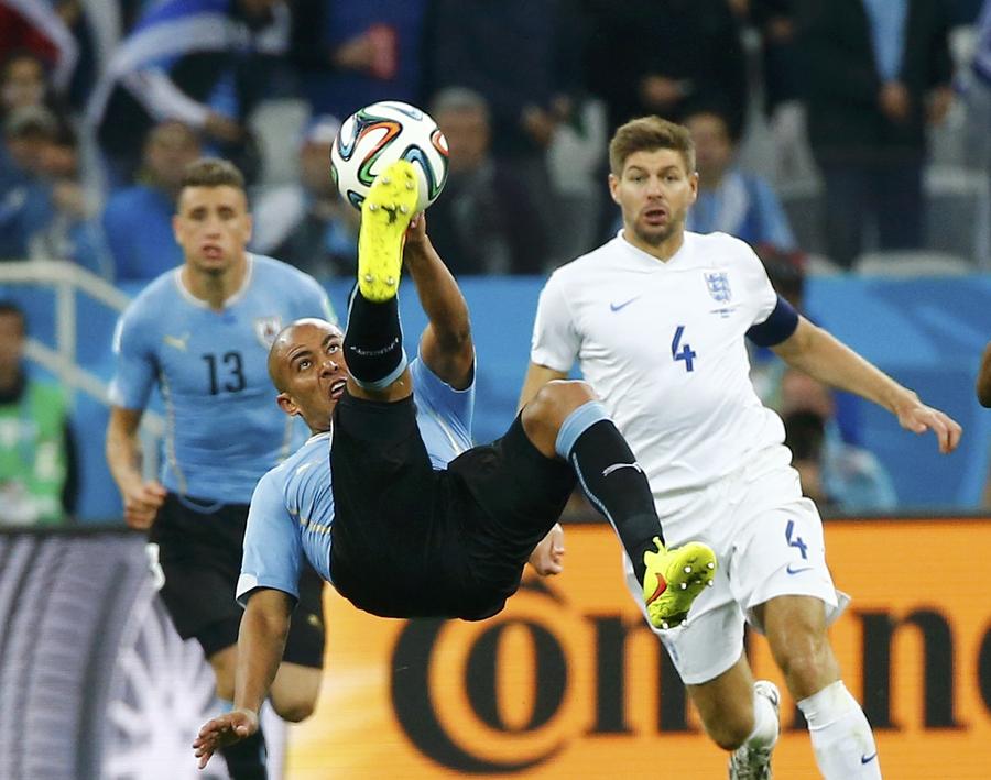 Suarez late winner put England on brink of elimination