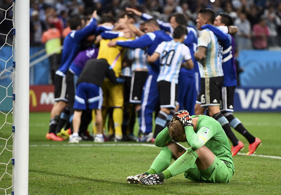 Argentina into World Cup final on penalties