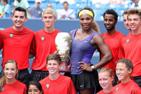 Federer, Serena Williams win at Cincinnati
