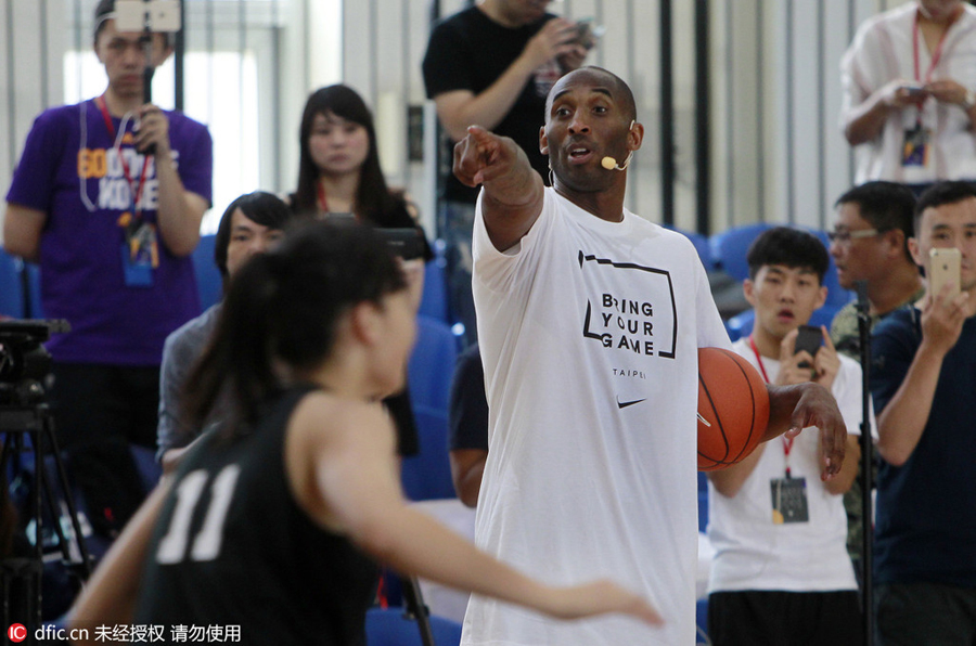 Former NBA player Kobe instructs young players in Taiwan
