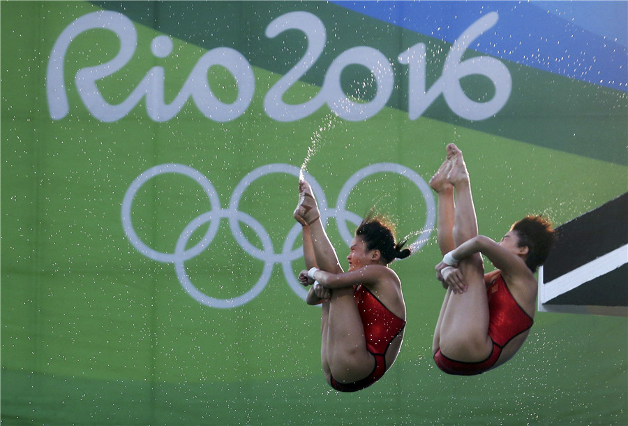 Chen and Liu win gold in women's 10m synchronized diving