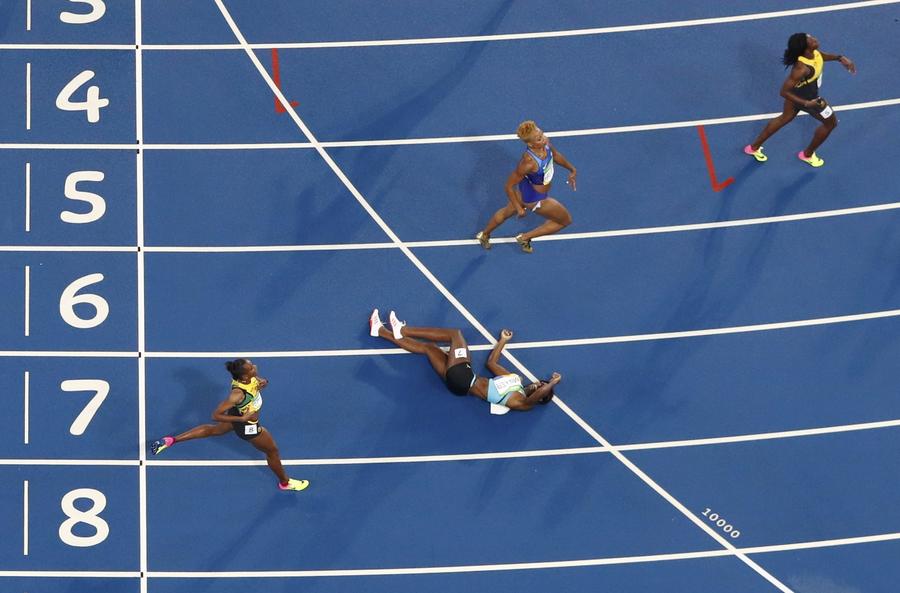 Miller dives over line to win women's 400m Olympic gold