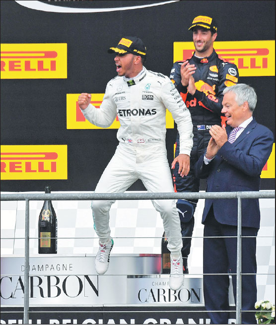 Hamilton cuts corners to close gap