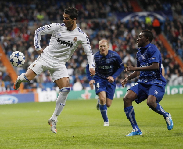 Group leader Real Madrid beats Auxerre 4-0