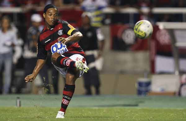 Ronaldinho makes winning Flamengo debut