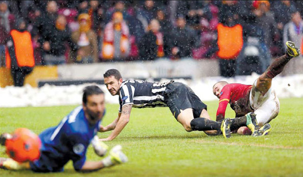 Sneijder's goal sinks Juventus