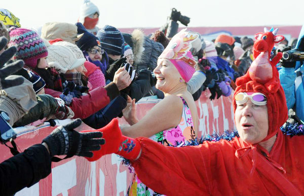 Russian winter swimmers perform in Harbin